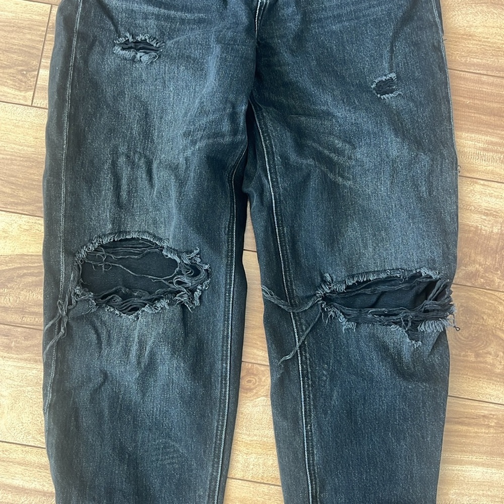American Eagle Strigid Ripped Jeans - Picture 2 of 4